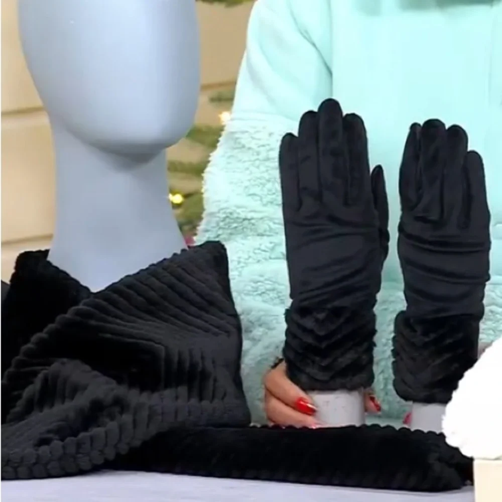 SPRIGS CHEVRON Faux Fur Pull Through Scarf & Glove Set